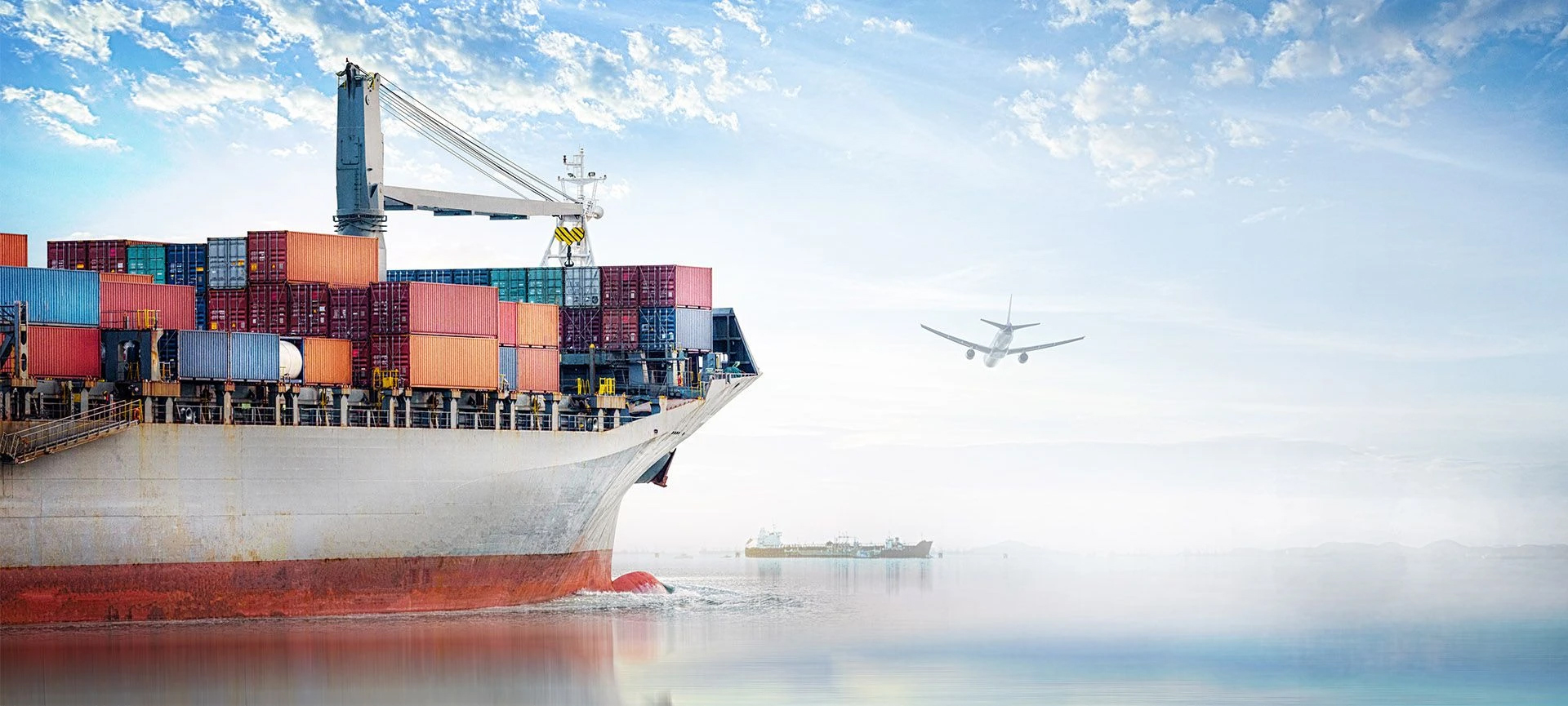 Navigating Global Boundaries: A Budget-Friendly Guide to International Shipping with RoadLINX