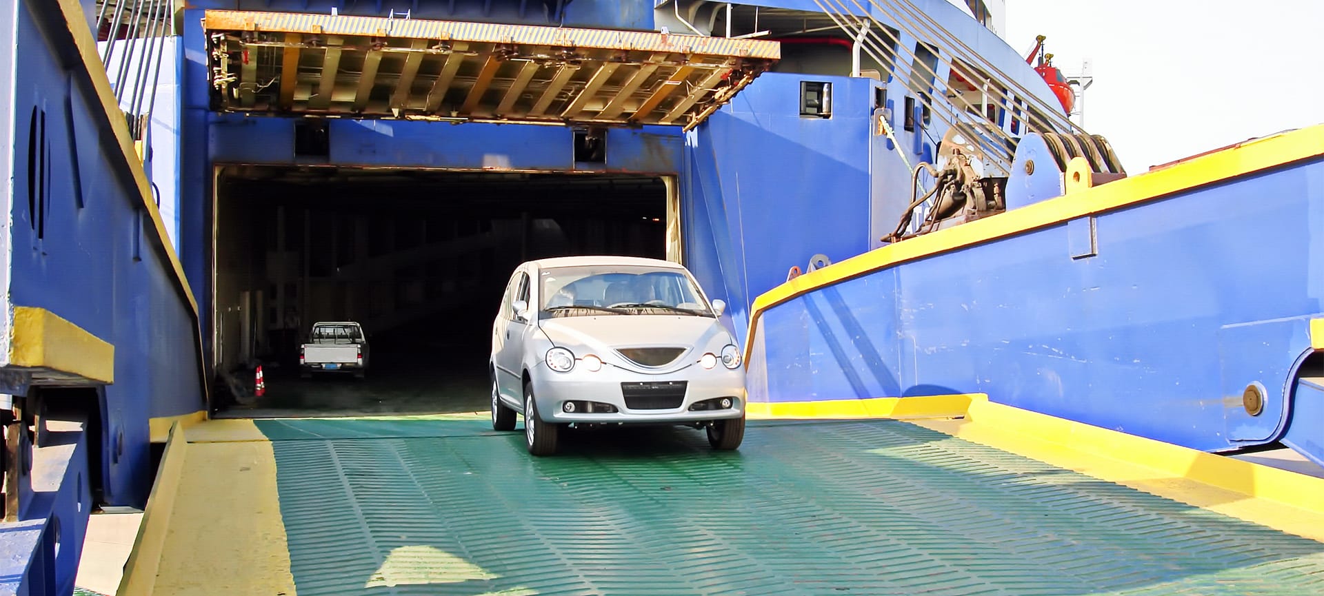 How Much Does It Cost to Ship a Car from the States to Canada?