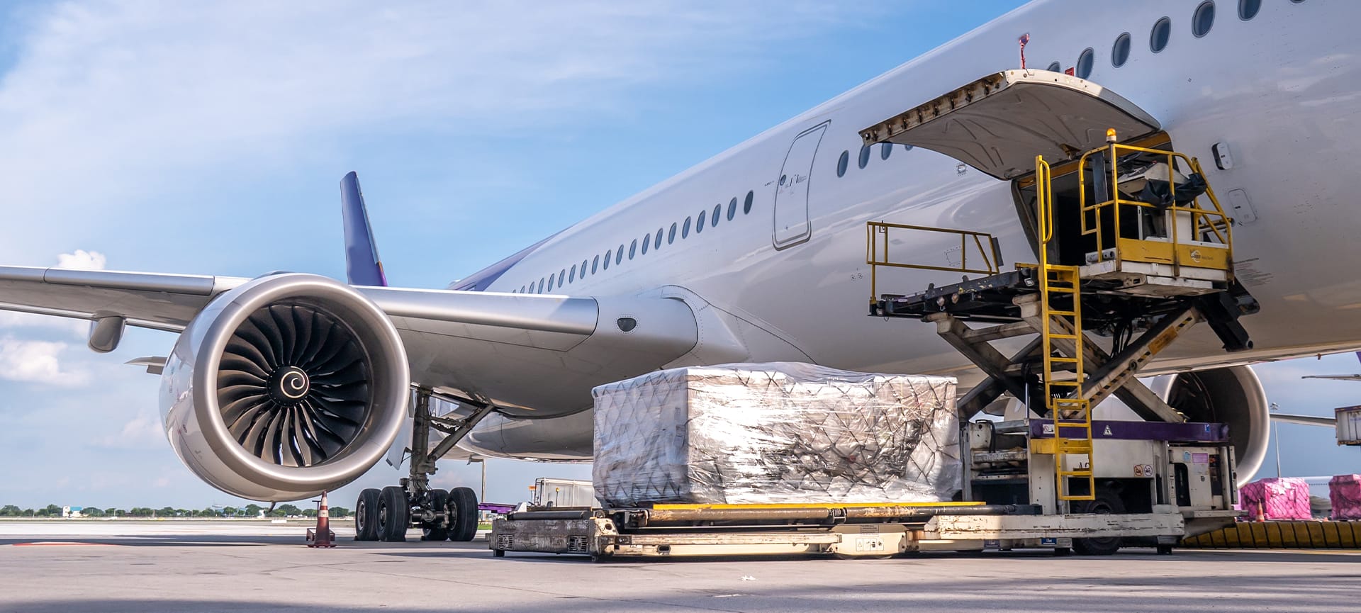 What Are the Size and Weight Limitations for Air Freight from Toronto to Chicago?